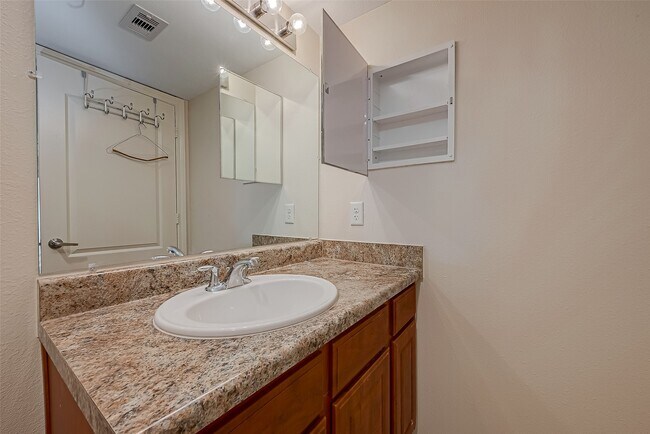 Building Photo - 8415 Hearth Dr