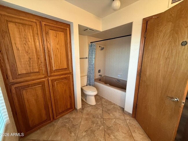 Building Photo - 1753 E Gable Ave