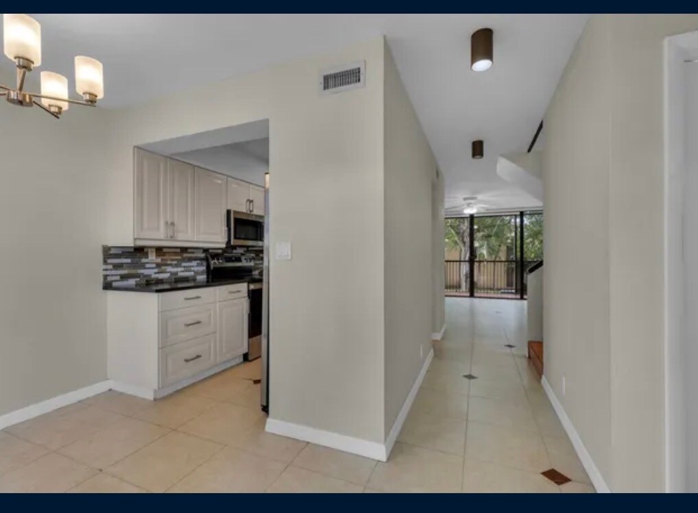 Building Photo - 2930 SW 87th Ter