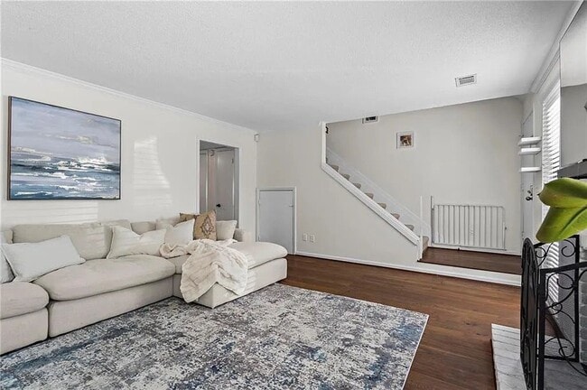Building Photo - 1028 Riverbend Club Dr SE