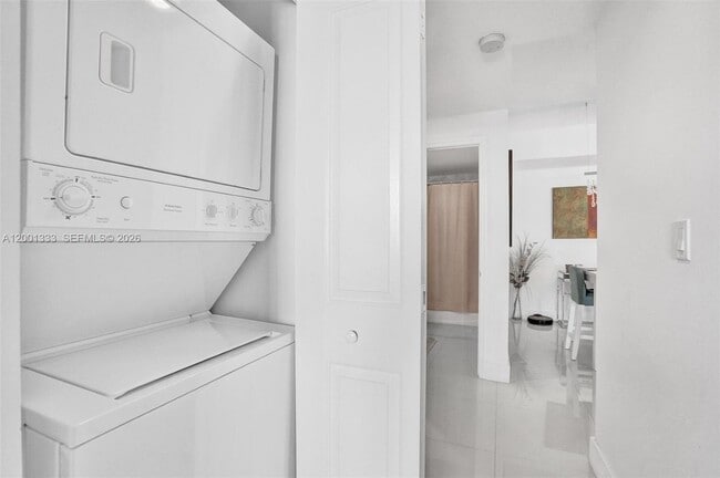 Building Photo - 7900 Harbor Island Dr