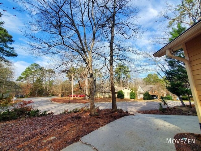 Building Photo - 2323 Ridgefield Dr