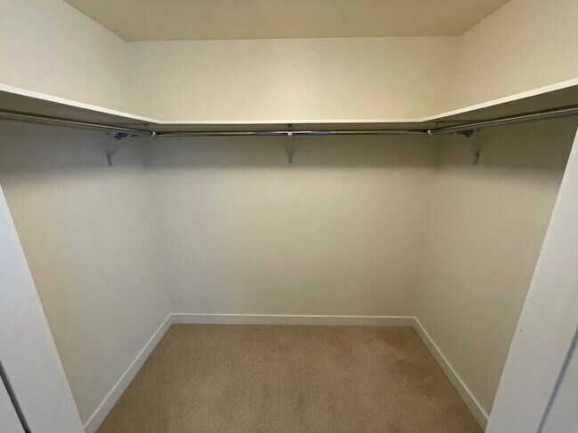 Building Photo - Symphony Honolulu! Luxurious 3 bedroom 2 bathroom in Kakaako with 2 assigned parking stall