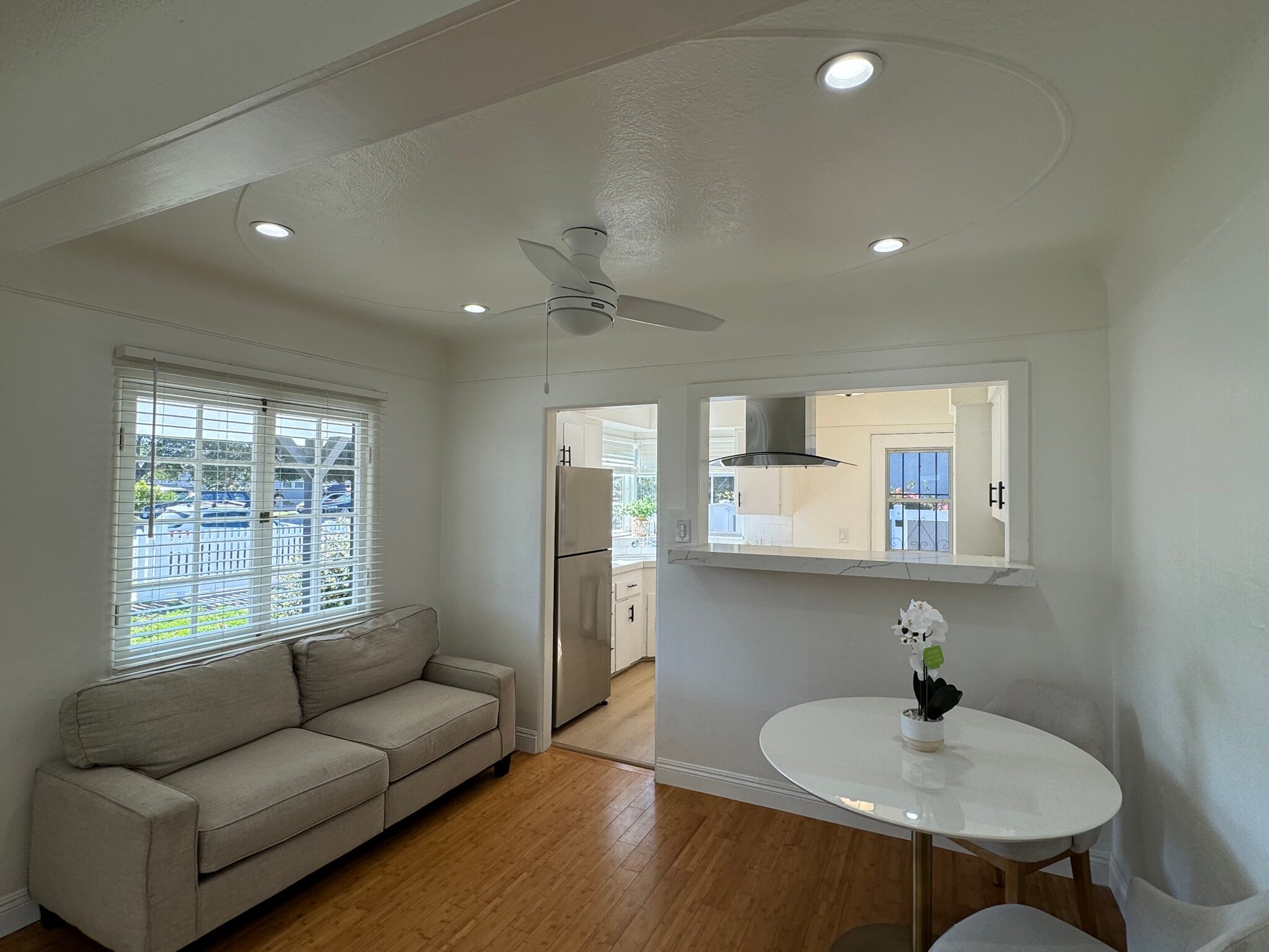 Building Photo - 2754 S Barrington Ave