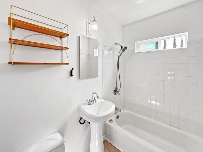 Building Photo - Charming 3BR Home with Expansive Backyard ...