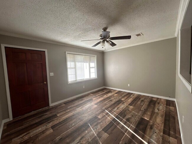 Building Photo - 15 Micanoty Trce