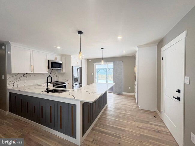 Building Photo - 13223 Hawthorn Ln