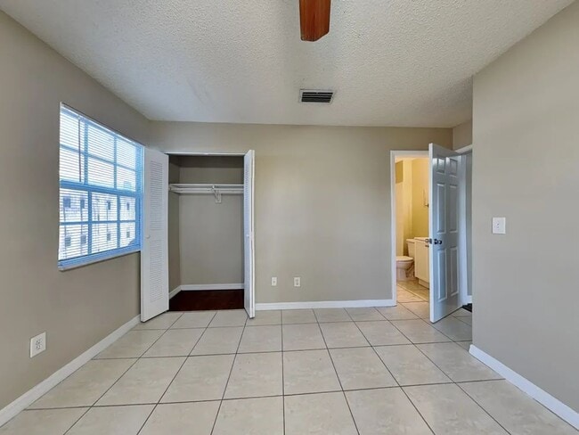 Building Photo - 2431 SW 87th Terrace