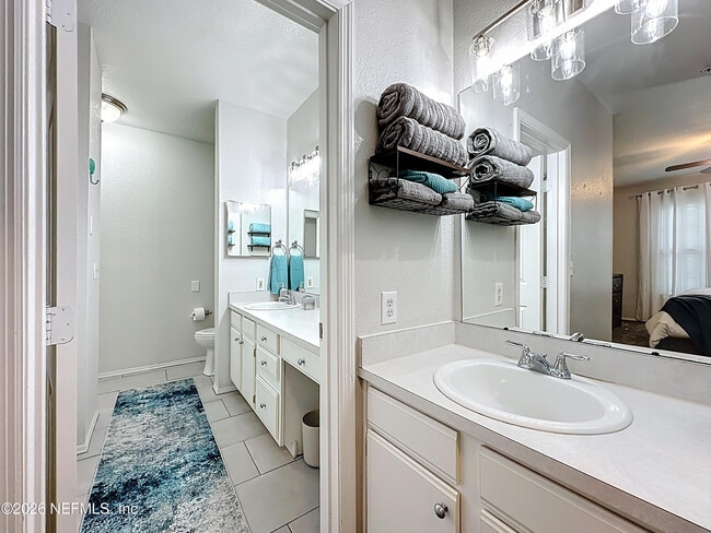 Building Photo - 13810 Sutton Park Dr N