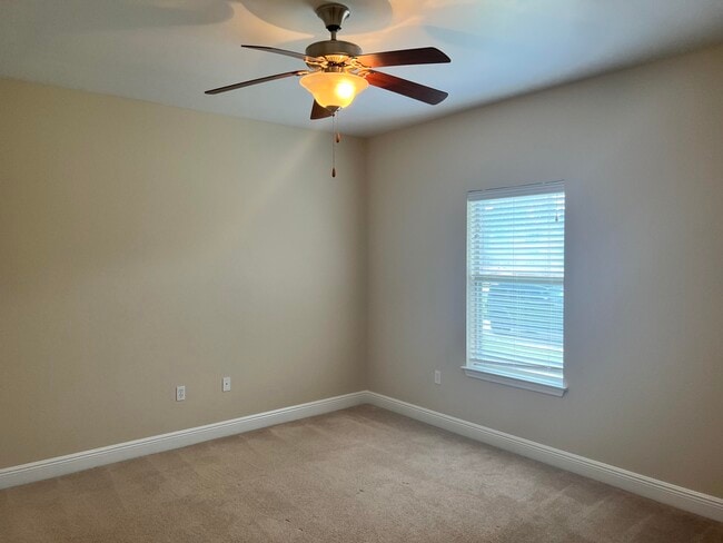 Building Photo - 123 Crab Apple Ave