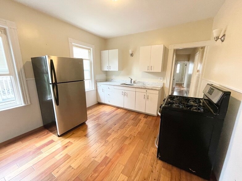 Building Photo - 26 Taft St