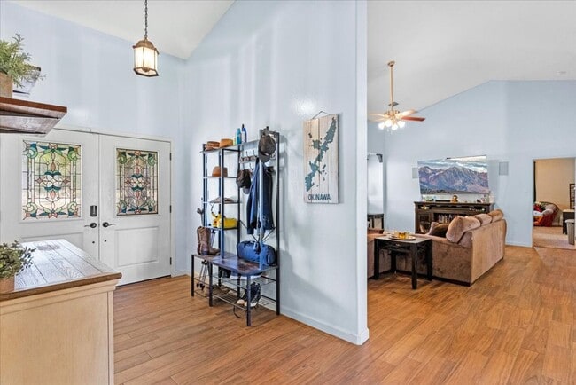 Building Photo - Stallion Springs Home!