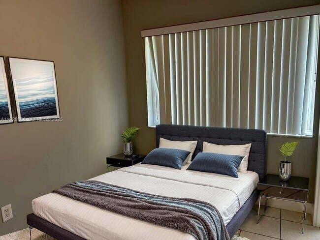 Building Photo - 335 SW 20th St