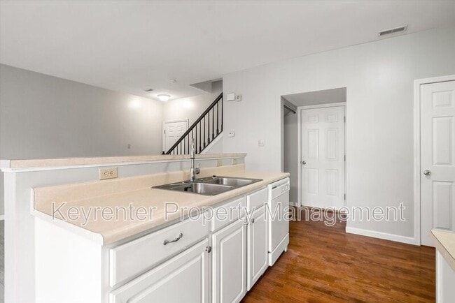 Building Photo - 102 Kingston Terrace Ct