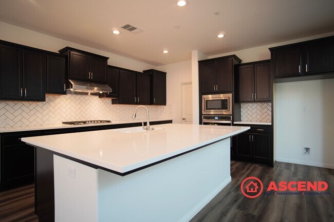 Building Photo - Beautiful 4-Bedroom Located In Highgate Community!