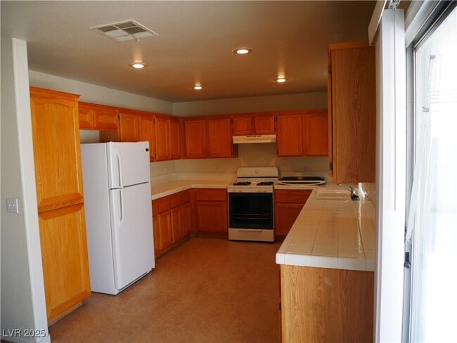 Building Photo - 2313 Avery Dr