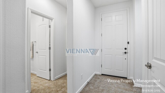 Building Photo - 3033 Ardley Dr