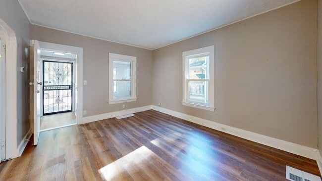 Building Photo - 2818 E 119th St