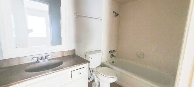Building Photo - 7700 Creekbend Dr
