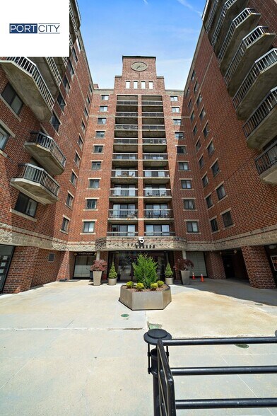 Building Photo - 15 North Beacon St