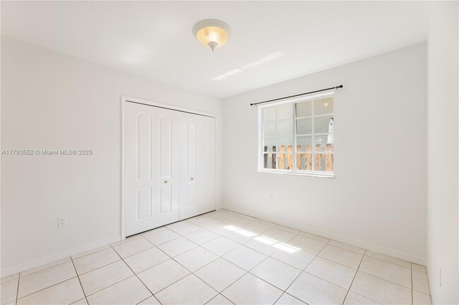 Building Photo - 3027 SW 24th St