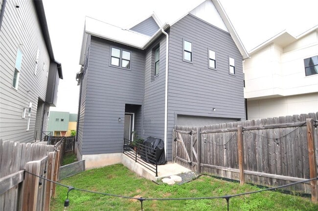 Building Photo - 6117 Seville Dr