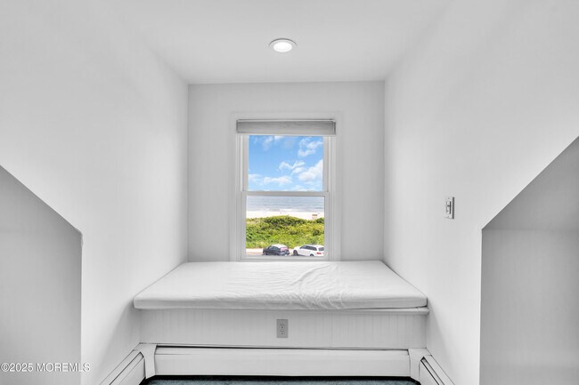 Building Photo - 1612 Ocean Ave N