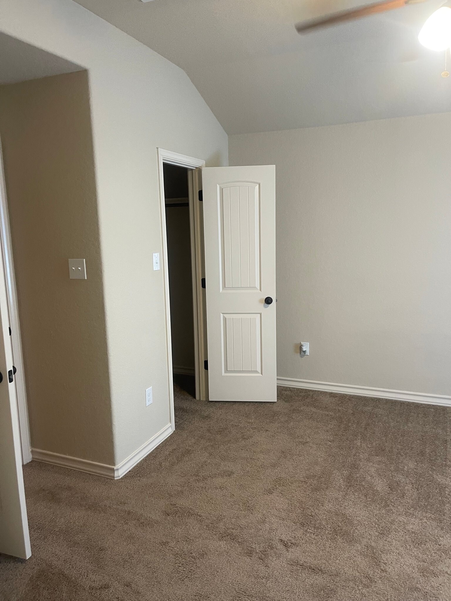 Building Photo - 6934 Lakeview Dr.