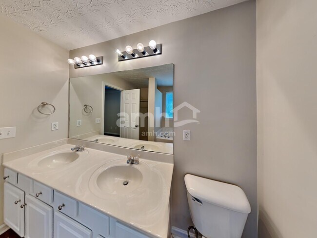 Building Photo - 327 Meadows Ln