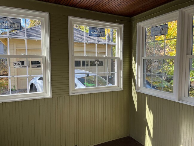 Building Photo - 258 Buckingham Ave