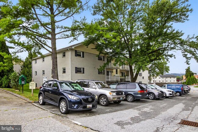 Building Photo - 5 Warren Lodge Ct