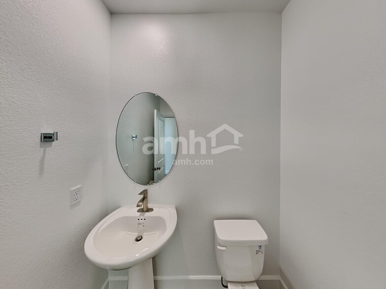 Building Photo - 10358 Medusita St