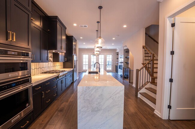 Building Photo - Luxury Reston Rental