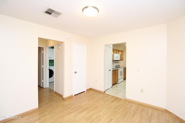 Building Photo - 602 N Cobblestone St