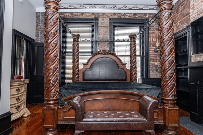 Building Photo - 275 S Limestone