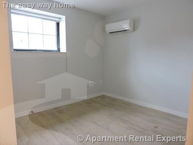 Building Photo - 10 Soden St