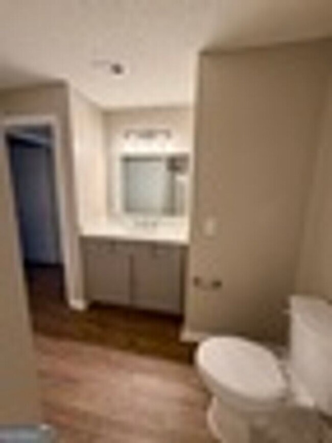 Building Photo - 438/440 Admirals Walk Dr