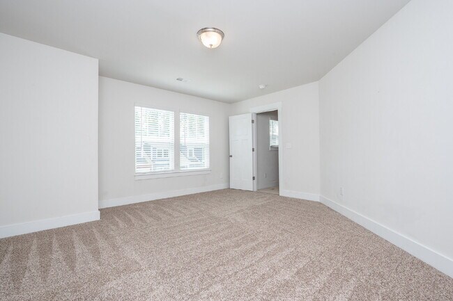 Building Photo - Modern 3BR/2.5BA Townhome with Main-Level ...