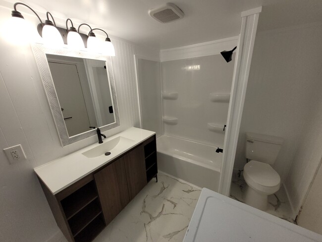 Building Photo - 115 Briggs St