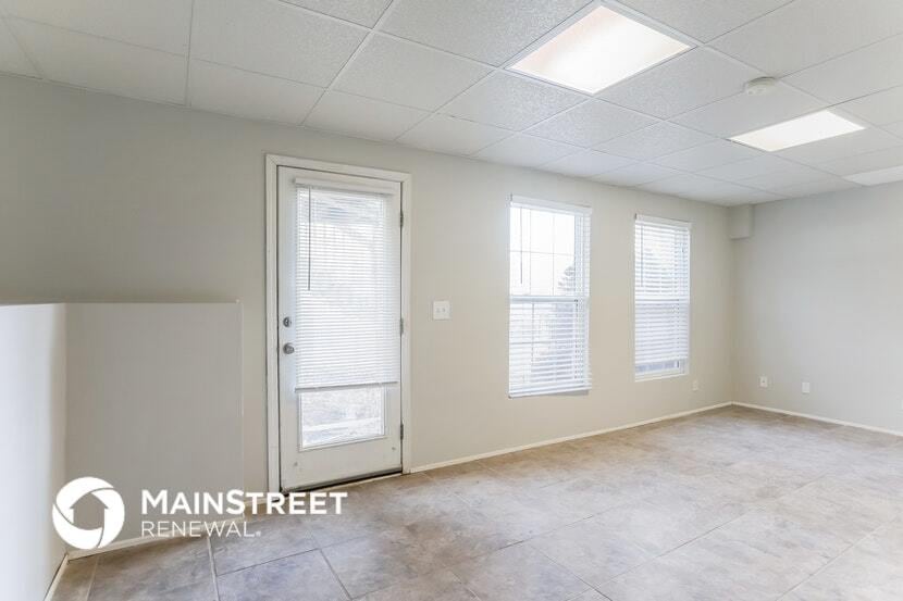 Building Photo - 960 N Walnut St