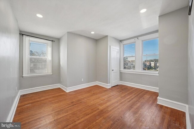 Building Photo - 1733 67th Ave