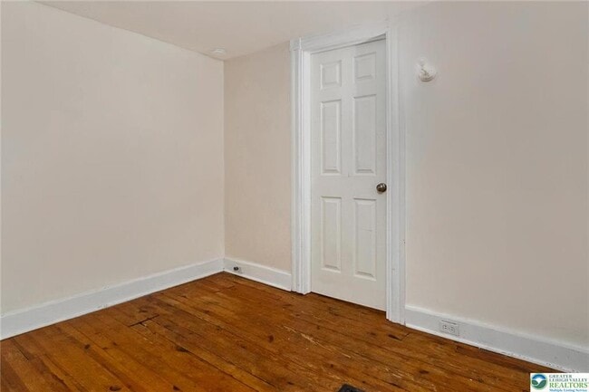 Building Photo - 423 McCartney St