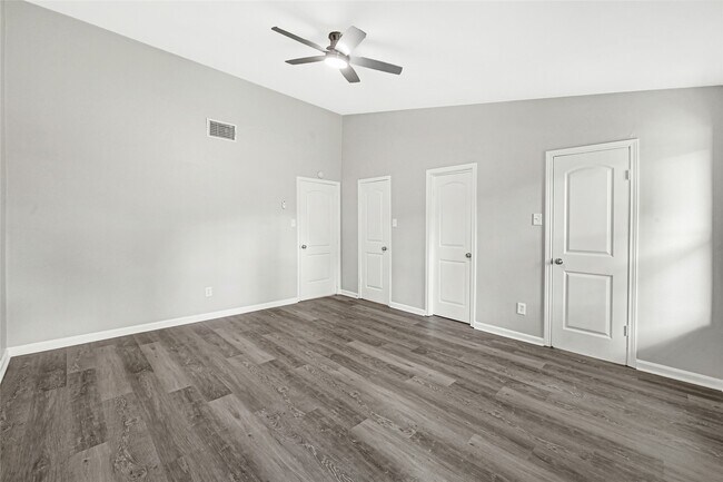 Building Photo - 7410 Woodoak Dr