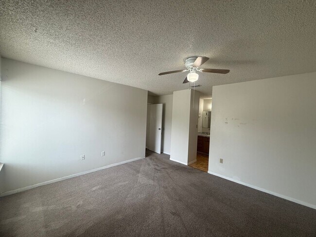 Building Photo - 1101 Spring Meadow Dr