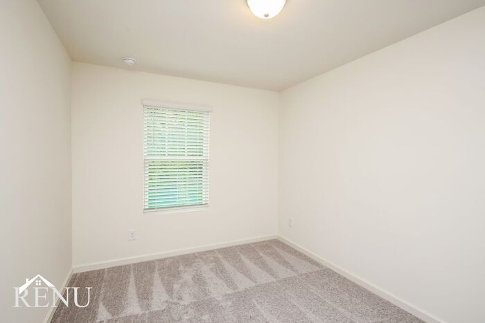 Building Photo - 3094 Calcutta St