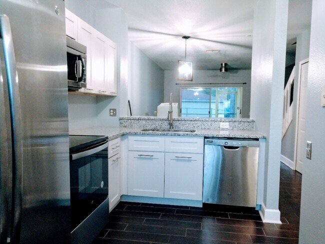 Building Photo - 211 Countryside Key Blvd