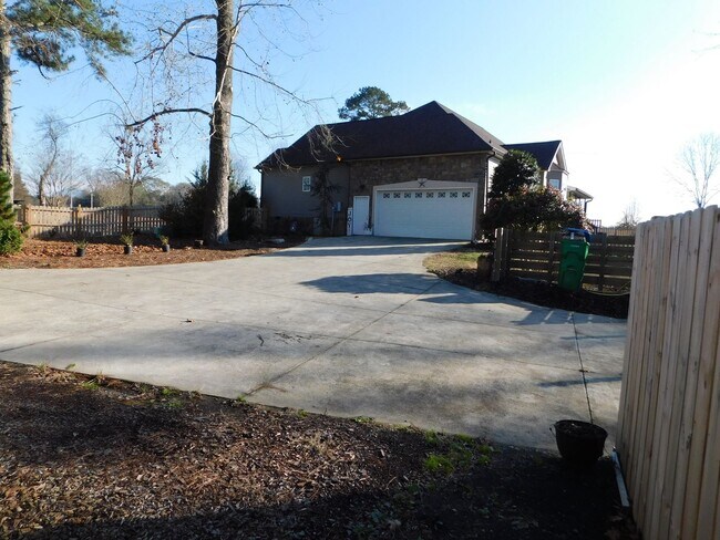 Building Photo - 4391 GA-225