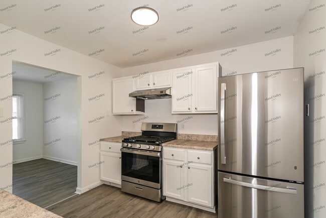Building Photo - 424 Chamberlin Dr