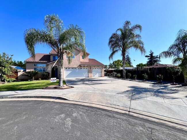 Building Photo - 5460 W Ashcroft Ave