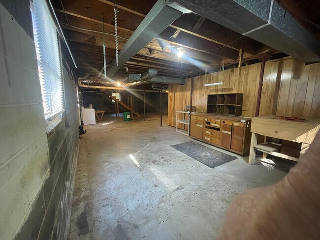 Building Photo - 3860 Shattalon Dr